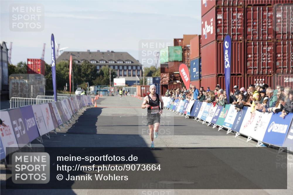 03.10.2025 - Köhlbrandbrückenlauf Jannik Wohlers http://msf.ph/oto/9073664 03.10.2025 12:44:53 Ziel 6610 meine-sportfotos.de