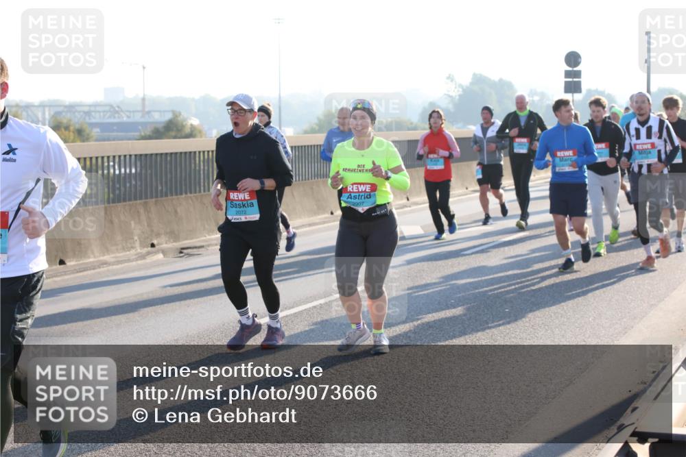 03.10.2025 - Köhlbrandbrückenlauf Lena Gebhardt http://msf.ph/oto/9073666 03.10.2025 09:25:03 Position 1 2072, 2907 meine-sportfotos.de