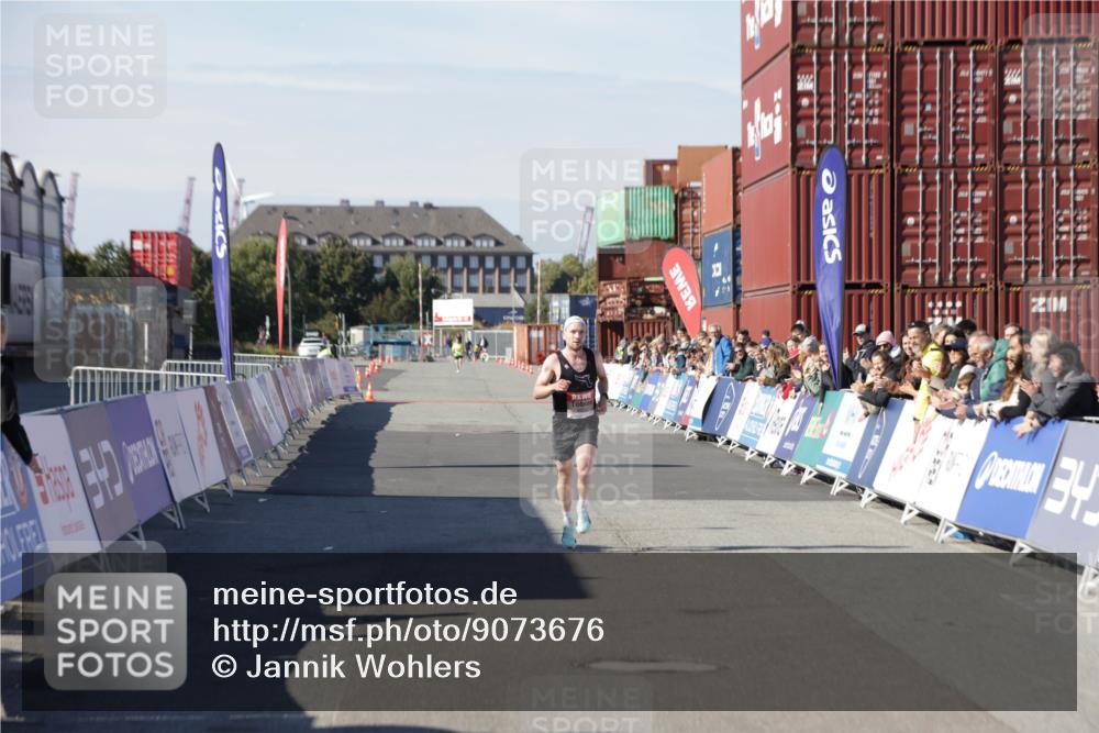 03.10.2025 - Köhlbrandbrückenlauf Jannik Wohlers http://msf.ph/oto/9073676 03.10.2025 12:44:53 Ziel 6610 meine-sportfotos.de