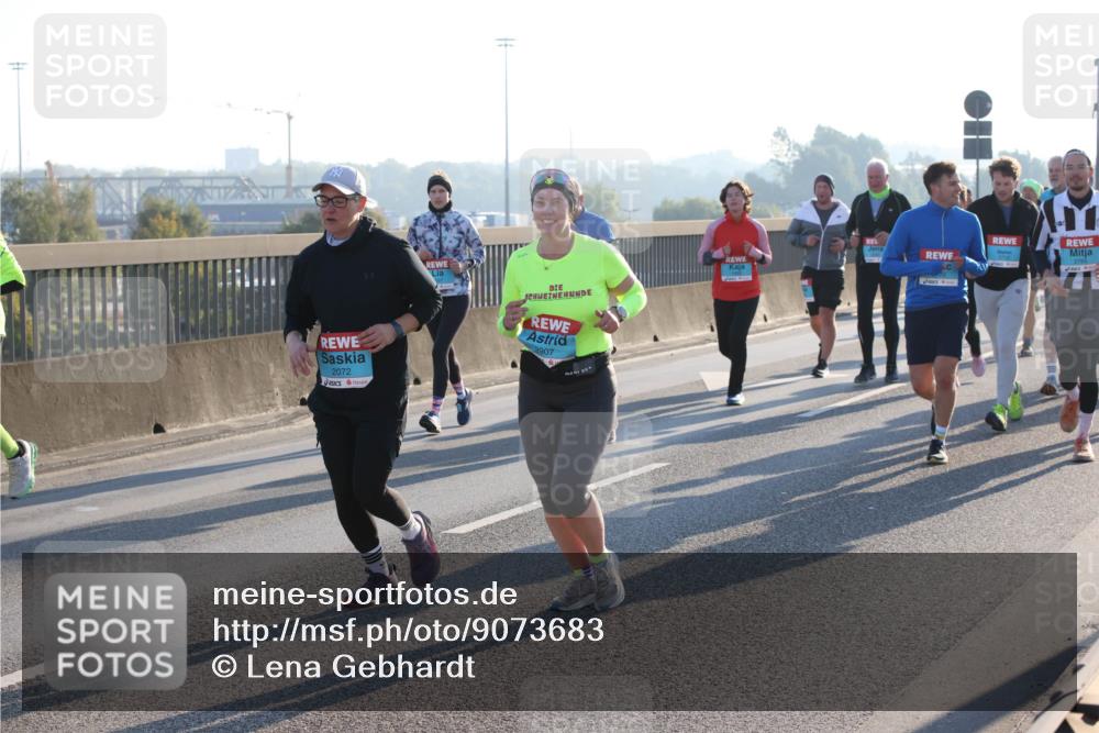 03.10.2025 - Köhlbrandbrückenlauf Lena Gebhardt http://msf.ph/oto/9073683 03.10.2025 09:25:03 Position 1 2072, 2907 meine-sportfotos.de