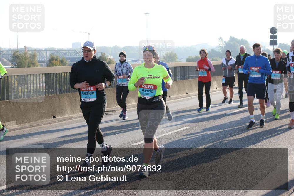 03.10.2025 - Köhlbrandbrückenlauf Lena Gebhardt http://msf.ph/oto/9073692 03.10.2025 09:25:03 Position 1 2072, 2907, 2770 meine-sportfotos.de