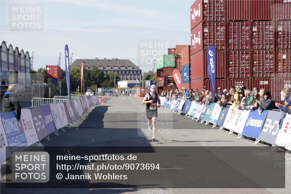 03.10.2025 - Köhlbrandbrückenlauf Jannik Wohlers http://msf.ph/oto/9073694 03.10.2025 12:44:53 Ziel 6610 meine-sportfotos.de
