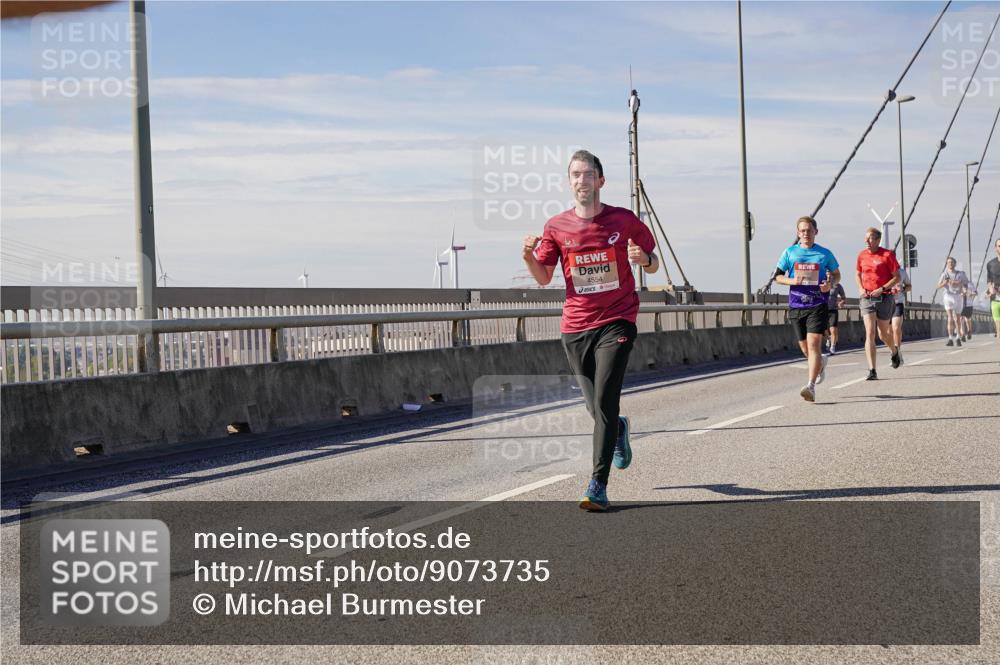 03.10.2025 - Köhlbrandbrückenlauf Michael Burmester http://msf.ph/oto/9073735 03.10.2025 12:39:06 Position 2 4554 meine-sportfotos.de