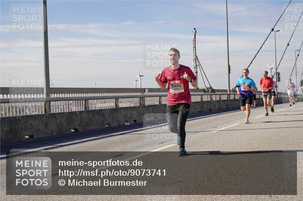 03.10.2025 - Köhlbrandbrückenlauf Michael Burmester http://msf.ph/oto/9073741 03.10.2025 12:39:06 Position 2 4554 meine-sportfotos.de