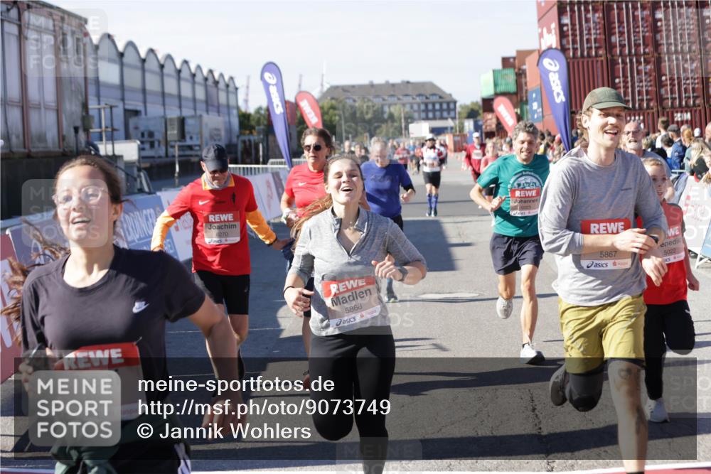 03.10.2025 - Köhlbrandbrückenlauf Jannik Wohlers http://msf.ph/oto/9073749 03.10.2025 13:16:00 Ziel 4374, 4423, 4495, 4548, 4644, 4677, 4805, 4833, 5022, 5023, 5217, 5867, 5868, 5879, 6270, 6271, 6301, 6445, 6507, 6712 meine-sportfotos.de