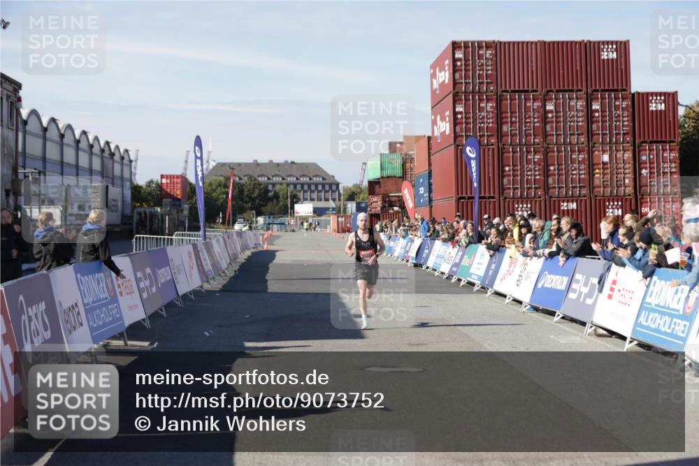 03.10.2025 - Köhlbrandbrückenlauf Jannik Wohlers http://msf.ph/oto/9073752 03.10.2025 12:44:54 Ziel 6610 meine-sportfotos.de