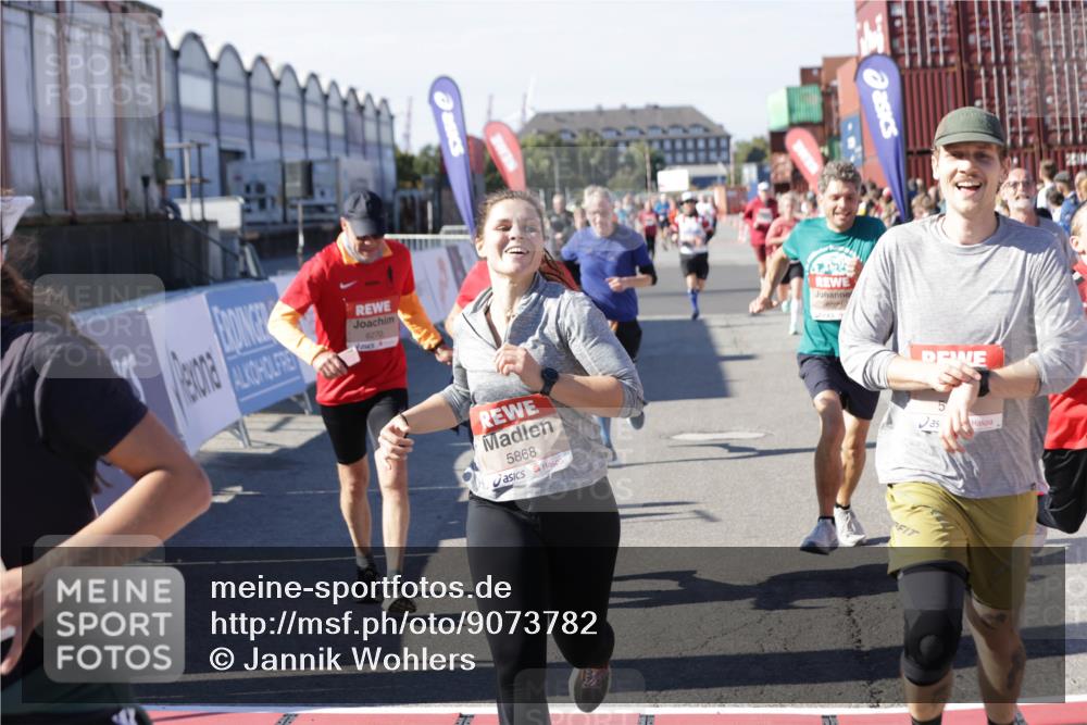 03.10.2025 - Köhlbrandbrückenlauf Jannik Wohlers http://msf.ph/oto/9073782 03.10.2025 13:16:00 Ziel 4374, 4423, 4495, 4548, 4644, 4677, 4805, 4833, 5022, 5023, 5217, 5867, 5868, 5879, 6270, 6271, 6301, 6445, 6507, 6712 meine-sportfotos.de