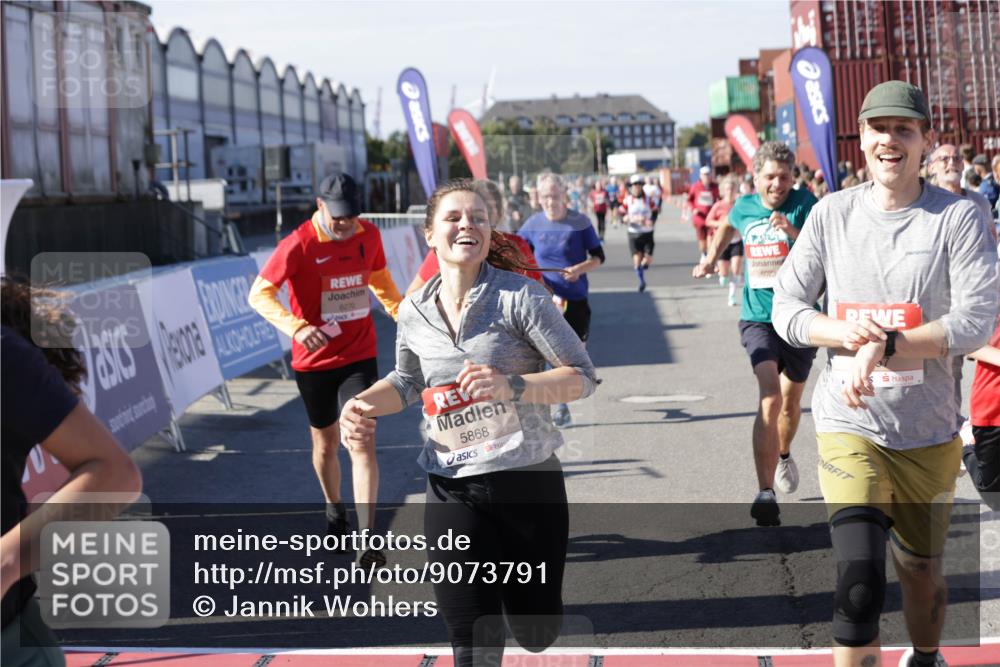 03.10.2025 - Köhlbrandbrückenlauf Jannik Wohlers http://msf.ph/oto/9073791 03.10.2025 13:16:00 Ziel 4374, 4423, 4495, 4548, 4644, 4677, 4805, 4833, 5022, 5023, 5217, 5867, 5868, 5879, 6270, 6271, 6301, 6445, 6507, 6712 meine-sportfotos.de