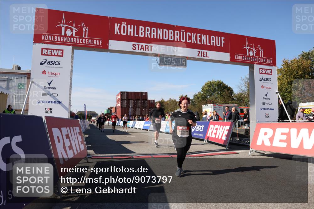 03.10.2025 - Köhlbrandbrückenlauf Lena Gebhardt http://msf.ph/oto/9073797 03.10.2025 13:38:19 Ziel 4435, 5139, 5335, 5509, 5632, 6581, 6582, 6583 meine-sportfotos.de
