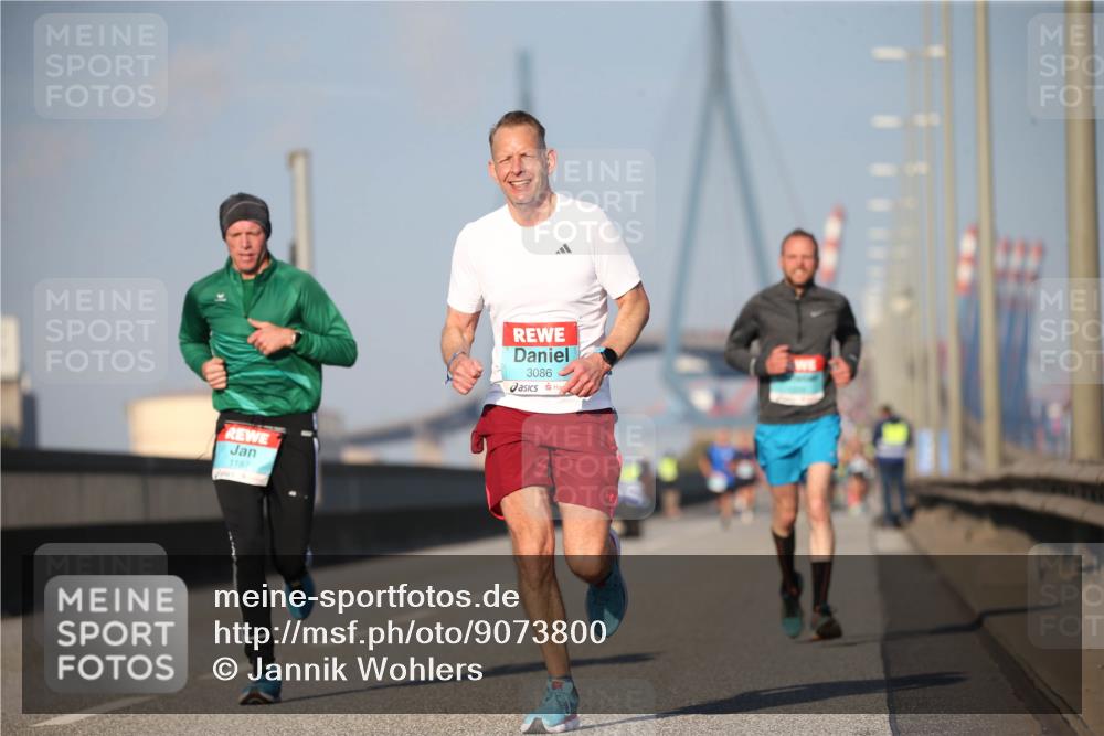 03.10.2025 - Köhlbrandbrückenlauf Jannik Wohlers http://msf.ph/oto/9073800 03.10.2025 09:39:56 Position 3 1187, 3086 meine-sportfotos.de