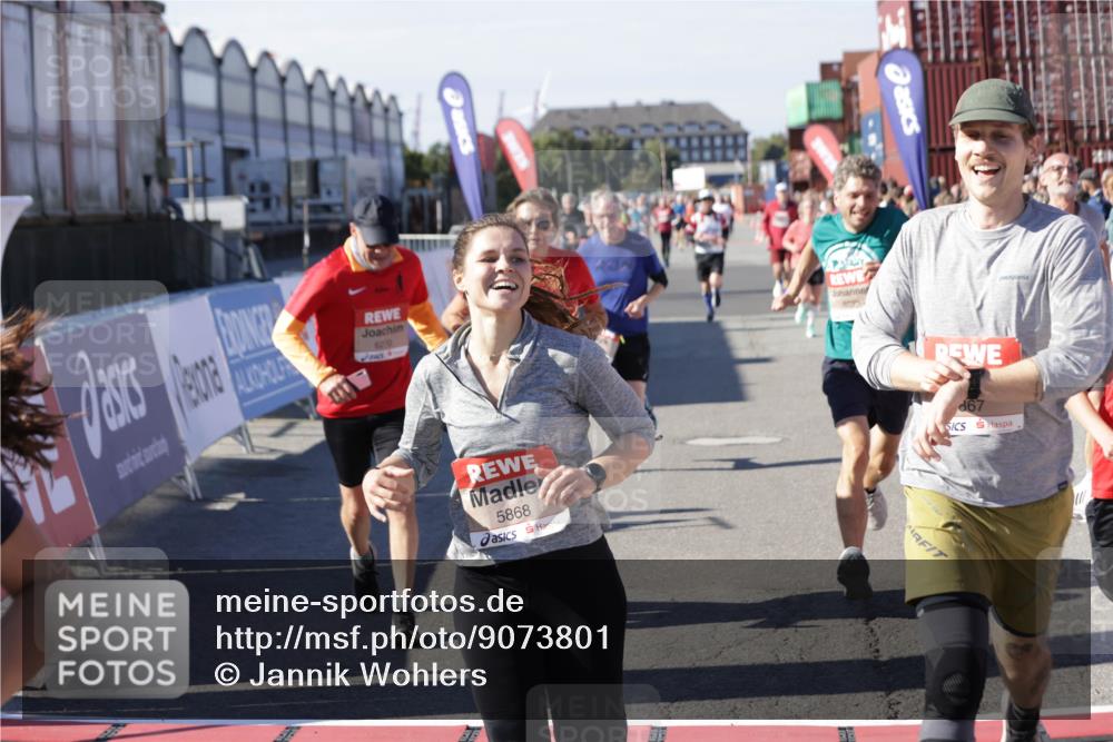 03.10.2025 - Köhlbrandbrückenlauf Jannik Wohlers http://msf.ph/oto/9073801 03.10.2025 13:16:00 Ziel 4374, 4423, 4495, 4548, 4644, 4677, 4805, 4833, 5022, 5023, 5217, 5867, 5868, 5879, 6270, 6271, 6301, 6445, 6507, 6712 meine-sportfotos.de