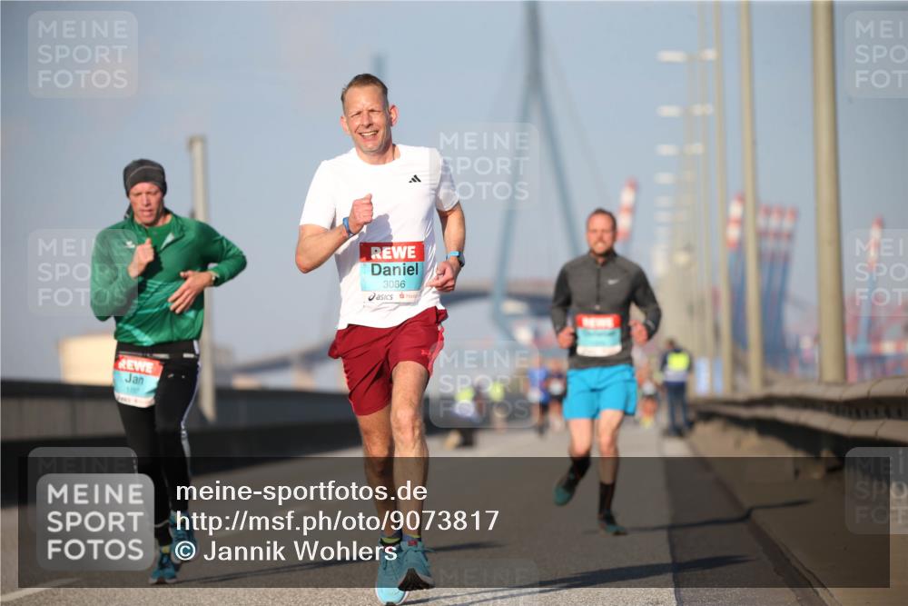 03.10.2025 - Köhlbrandbrückenlauf Jannik Wohlers http://msf.ph/oto/9073817 03.10.2025 09:39:56 Position 3 3086 meine-sportfotos.de