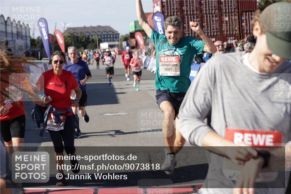 03.10.2025 - Köhlbrandbrückenlauf Jannik Wohlers http://msf.ph/oto/9073818 03.10.2025 13:16:00 Ziel 4374, 4423, 4495, 4548, 4644, 4677, 4805, 4833, 5022, 5023, 5217, 5867, 5868, 5879, 6270, 6271, 6301, 6445, 6507, 6712 meine-sportfotos.de