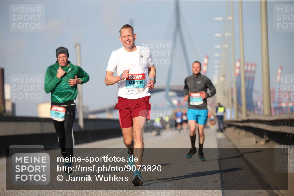 03.10.2025 - Köhlbrandbrückenlauf Jannik Wohlers http://msf.ph/oto/9073820 03.10.2025 09:39:56 Position 3 3086 meine-sportfotos.de