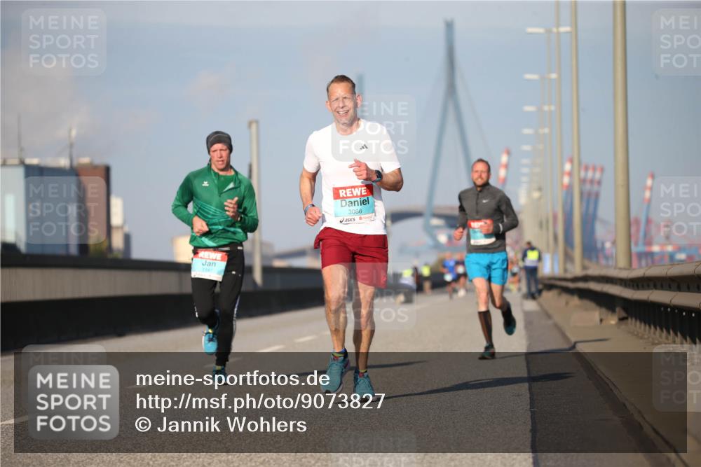03.10.2025 - Köhlbrandbrückenlauf Jannik Wohlers http://msf.ph/oto/9073827 03.10.2025 09:39:56 Position 3 1187, 3086 meine-sportfotos.de