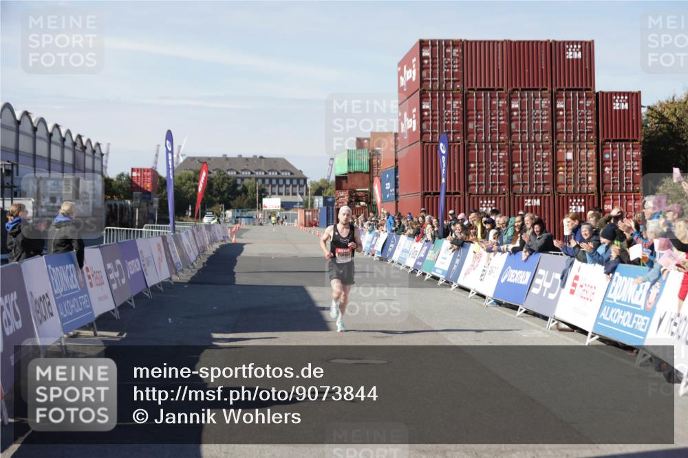 03.10.2025 - Köhlbrandbrückenlauf Jannik Wohlers http://msf.ph/oto/9073844 03.10.2025 12:44:54 Ziel 6610 meine-sportfotos.de