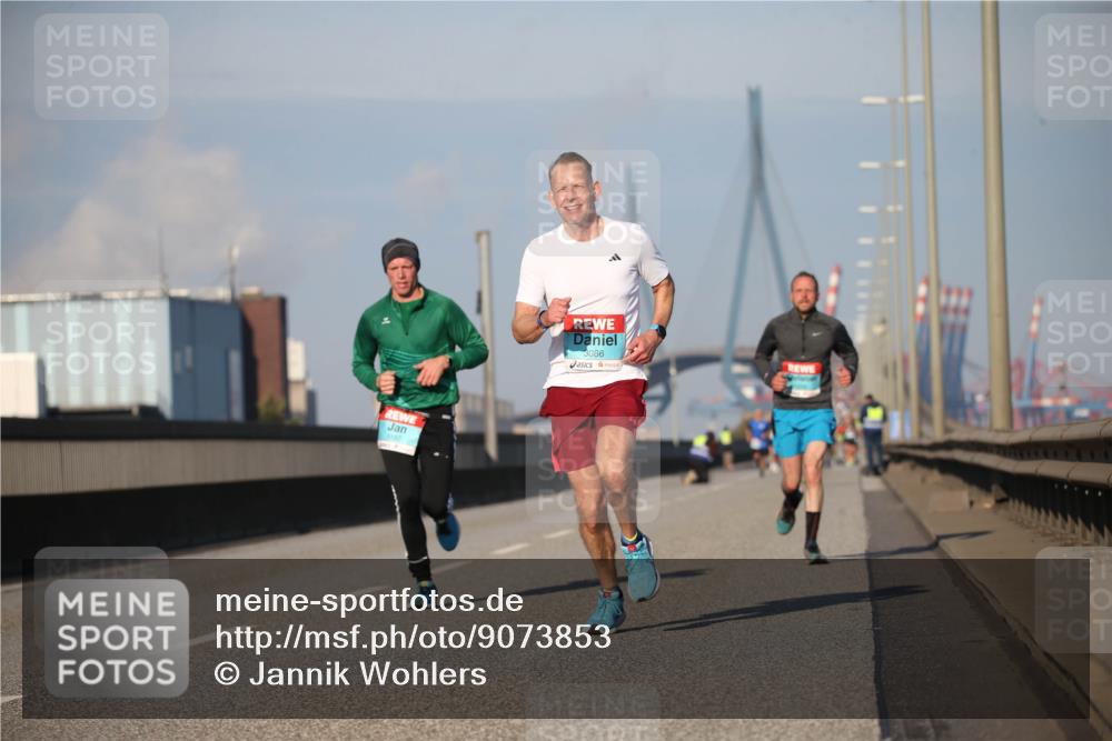 03.10.2025 - Köhlbrandbrückenlauf Jannik Wohlers http://msf.ph/oto/9073853 03.10.2025 09:39:57 Position 3 1187, 3086 meine-sportfotos.de