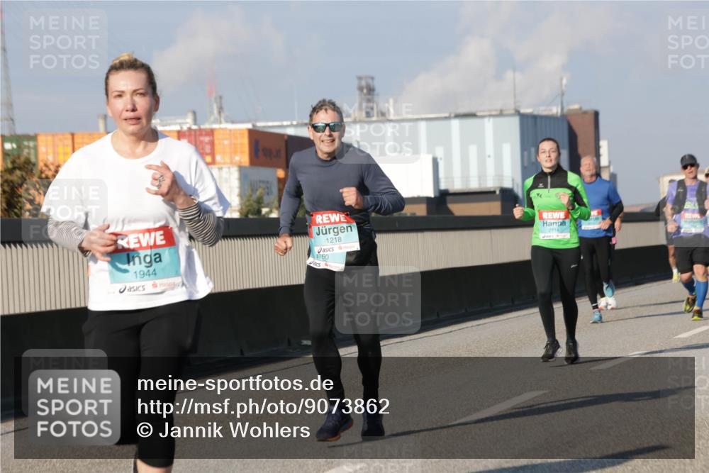 03.10.2025 - Köhlbrandbrückenlauf Jannik Wohlers http://msf.ph/oto/9073862 03.10.2025 09:50:47 Position 3 1944, 1218, 2714, 160 meine-sportfotos.de