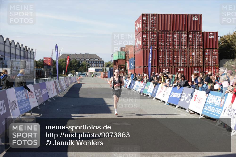 03.10.2025 - Köhlbrandbrückenlauf Jannik Wohlers http://msf.ph/oto/9073863 03.10.2025 12:44:54 Ziel 6610 meine-sportfotos.de
