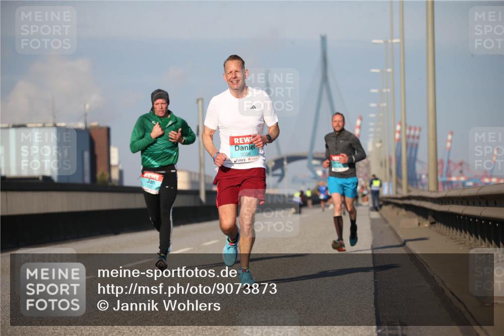 03.10.2025 - Köhlbrandbrückenlauf Jannik Wohlers http://msf.ph/oto/9073873 03.10.2025 09:39:57 Position 3 3086 meine-sportfotos.de