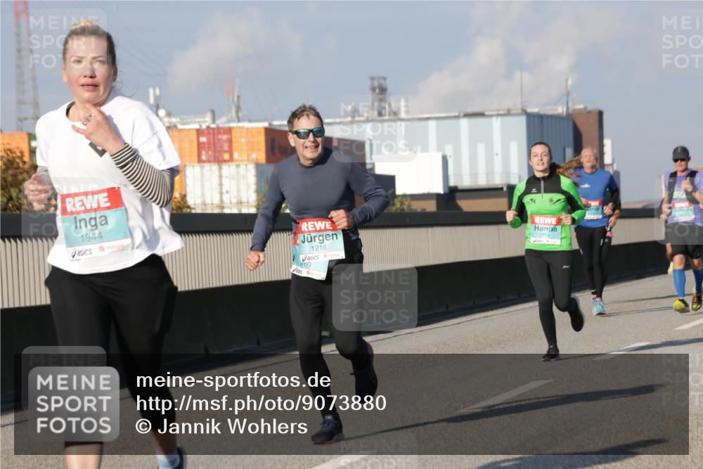 03.10.2025 - Köhlbrandbrückenlauf Jannik Wohlers http://msf.ph/oto/9073880 03.10.2025 09:50:47 Position 3 1944, 1218, 160, 2714 meine-sportfotos.de