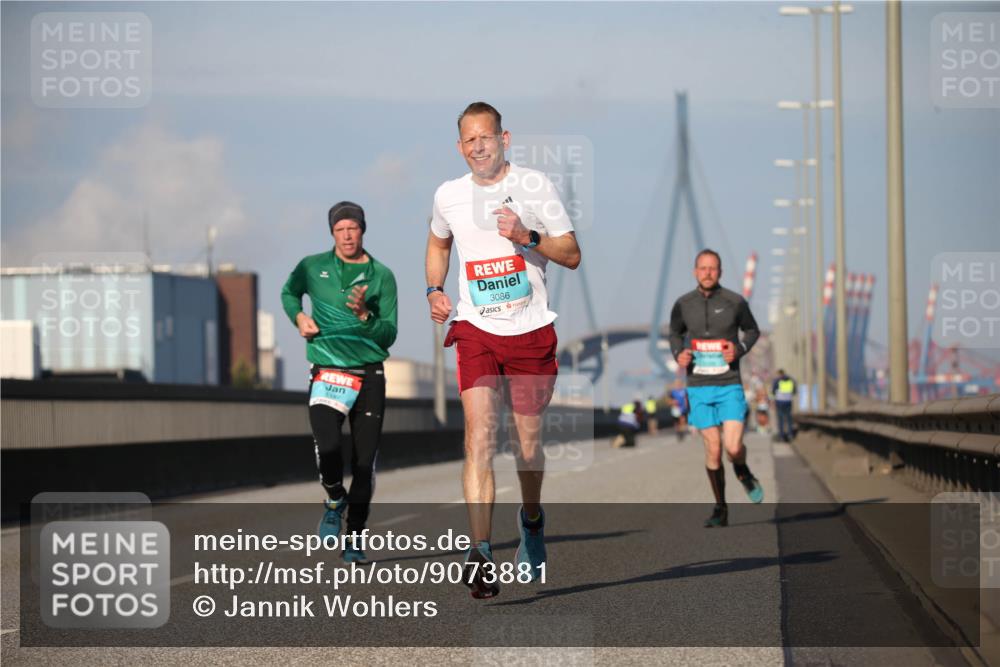 03.10.2025 - Köhlbrandbrückenlauf Jannik Wohlers http://msf.ph/oto/9073881 03.10.2025 09:39:57 Position 3 1187, 3086 meine-sportfotos.de