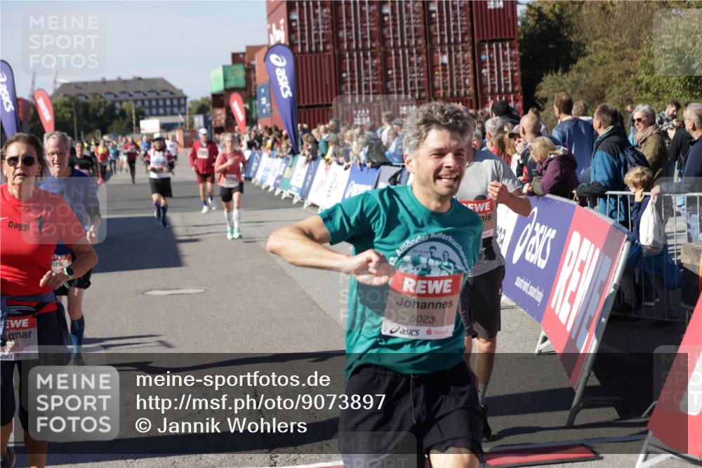 03.10.2025 - Köhlbrandbrückenlauf Jannik Wohlers http://msf.ph/oto/9073897 03.10.2025 13:16:01 Ziel 4374, 4423, 4495, 4548, 4644, 4677, 4805, 4833, 5022, 5023, 5217, 5867, 5868, 5879, 6270, 6271, 6301, 6507, 6712 meine-sportfotos.de