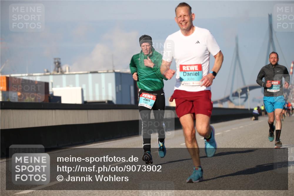 03.10.2025 - Köhlbrandbrückenlauf Jannik Wohlers http://msf.ph/oto/9073902 03.10.2025 09:39:58 Position 3 1187, 3086 meine-sportfotos.de
