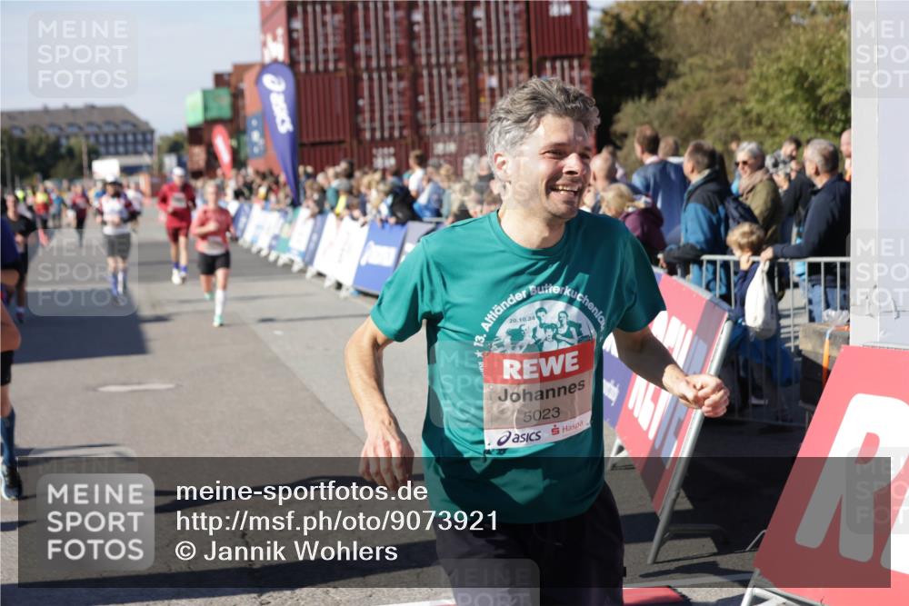 03.10.2025 - Köhlbrandbrückenlauf Jannik Wohlers http://msf.ph/oto/9073921 03.10.2025 13:16:01 Ziel 4374, 4423, 4495, 4548, 4644, 4677, 4805, 4833, 5022, 5023, 5217, 5867, 5868, 5879, 6270, 6271, 6301, 6507, 6712 meine-sportfotos.de