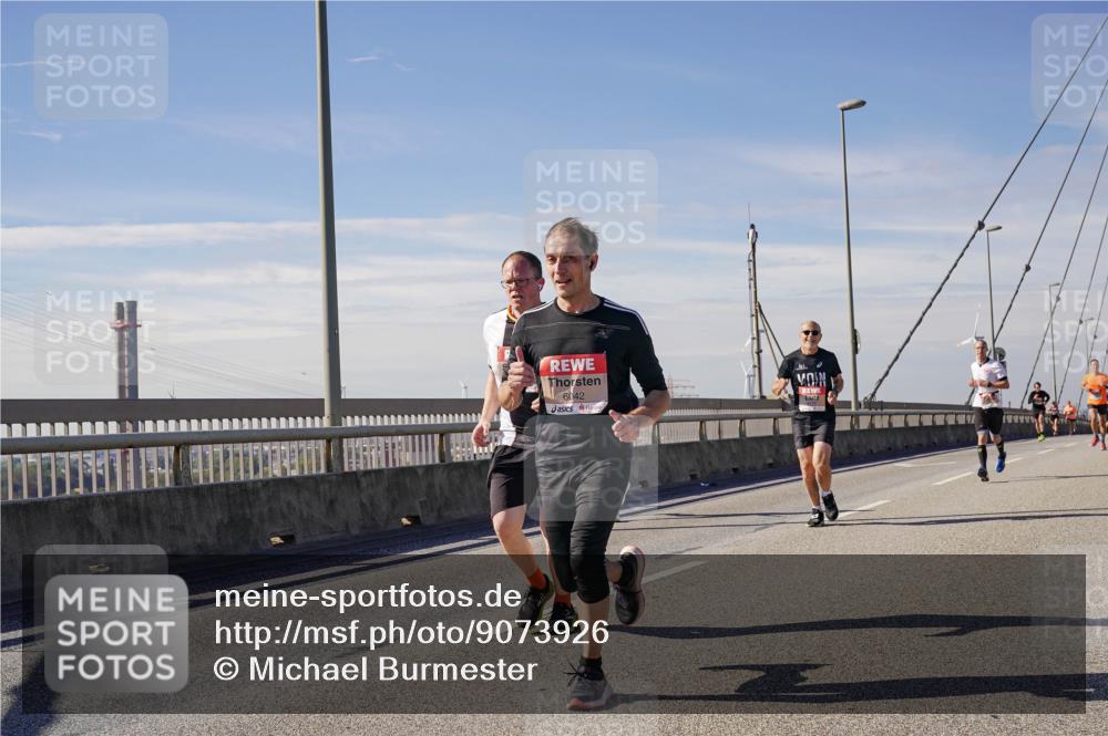 03.10.2025 - Köhlbrandbrückenlauf Michael Burmester http://msf.ph/oto/9073926 03.10.2025 12:39:19 Position 2 6042 meine-sportfotos.de