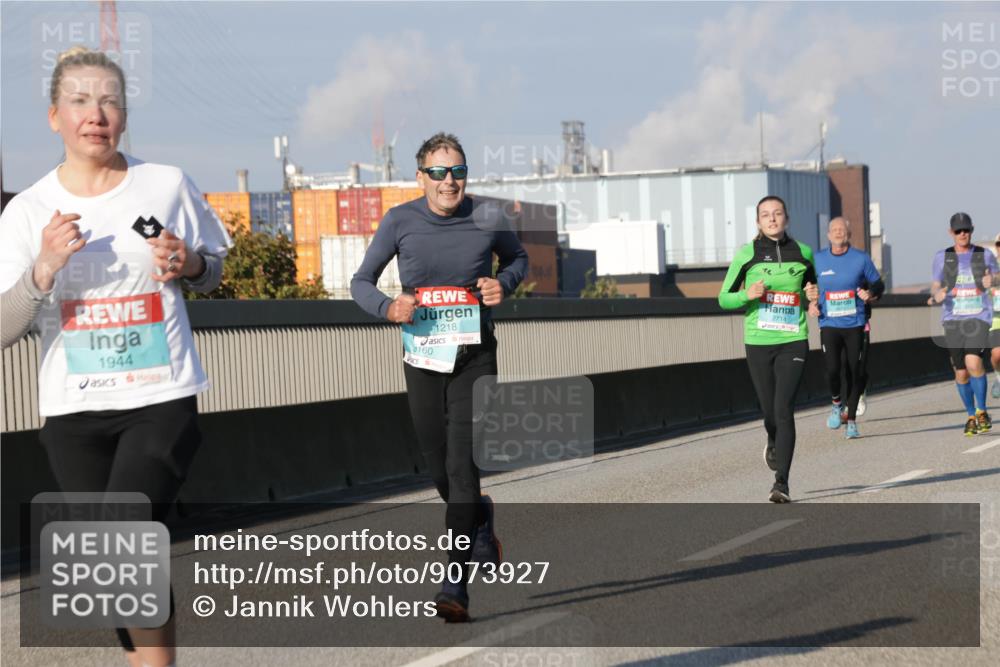 03.10.2025 - Köhlbrandbrückenlauf Jannik Wohlers http://msf.ph/oto/9073927 03.10.2025 09:50:48 Position 3 1944, 1218, 2714, 160 meine-sportfotos.de