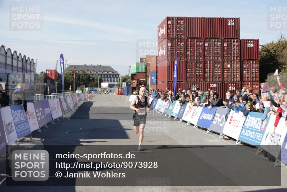 03.10.2025 - Köhlbrandbrückenlauf Jannik Wohlers http://msf.ph/oto/9073928 03.10.2025 12:44:55 Ziel 6610 meine-sportfotos.de