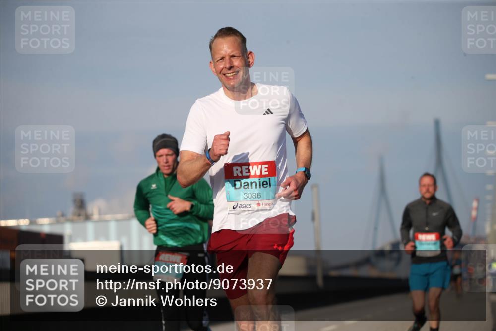 03.10.2025 - Köhlbrandbrückenlauf Jannik Wohlers http://msf.ph/oto/9073937 03.10.2025 09:39:59 Position 3 3086 meine-sportfotos.de