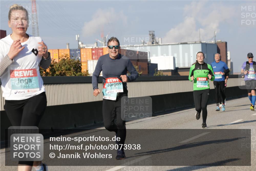 03.10.2025 - Köhlbrandbrückenlauf Jannik Wohlers http://msf.ph/oto/9073938 03.10.2025 09:50:48 Position 3 1944, 1218, 3160, 2714 meine-sportfotos.de