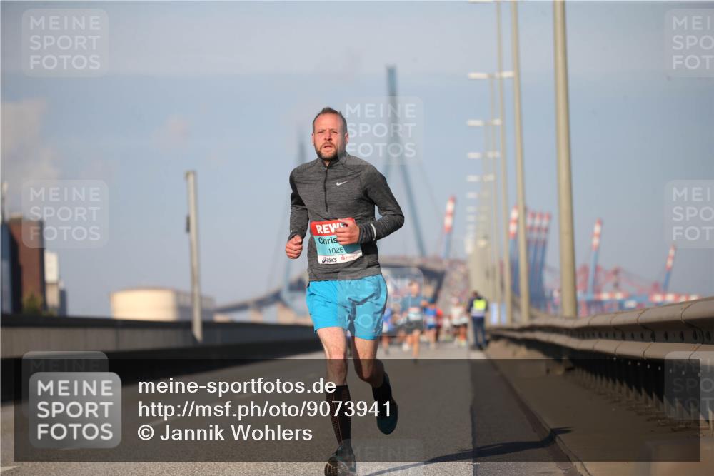 03.10.2025 - Köhlbrandbrückenlauf Jannik Wohlers http://msf.ph/oto/9073941 03.10.2025 09:40:00 Position 3 1026 meine-sportfotos.de
