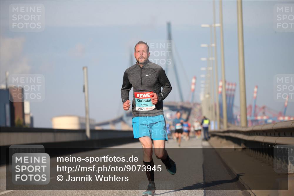 03.10.2025 - Köhlbrandbrückenlauf Jannik Wohlers http://msf.ph/oto/9073945 03.10.2025 09:40:00 Position 3 1026 meine-sportfotos.de