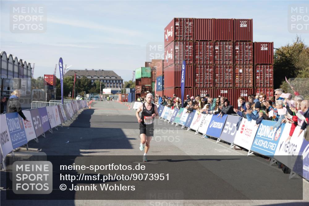 03.10.2025 - Köhlbrandbrückenlauf Jannik Wohlers http://msf.ph/oto/9073951 03.10.2025 12:44:55 Ziel 6610 meine-sportfotos.de