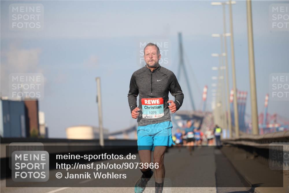 03.10.2025 - Köhlbrandbrückenlauf Jannik Wohlers http://msf.ph/oto/9073966 03.10.2025 09:40:00 Position 3 1026 meine-sportfotos.de