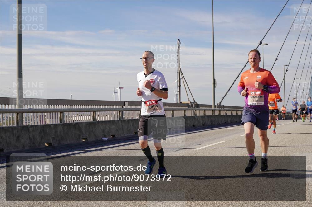 03.10.2025 - Köhlbrandbrückenlauf Michael Burmester http://msf.ph/oto/9073972 03.10.2025 12:39:22 Position 2 6203, 42, 195, 5955 meine-sportfotos.de