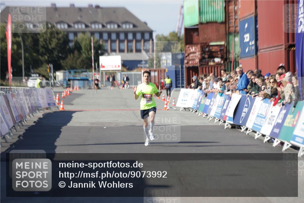 03.10.2025 - Köhlbrandbrückenlauf Jannik Wohlers http://msf.ph/oto/9073992 03.10.2025 12:45:16 Ziel 6280 meine-sportfotos.de