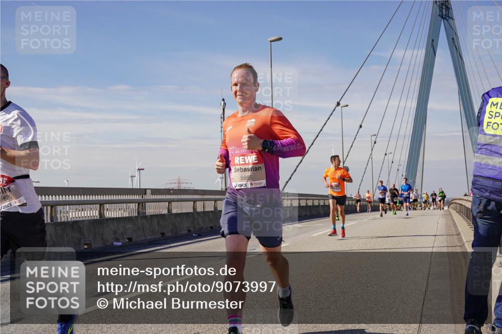 03.10.2025 - Köhlbrandbrückenlauf Michael Burmester http://msf.ph/oto/9073997 03.10.2025 12:39:23 Position 2 620, 42, 195, 5955 meine-sportfotos.de