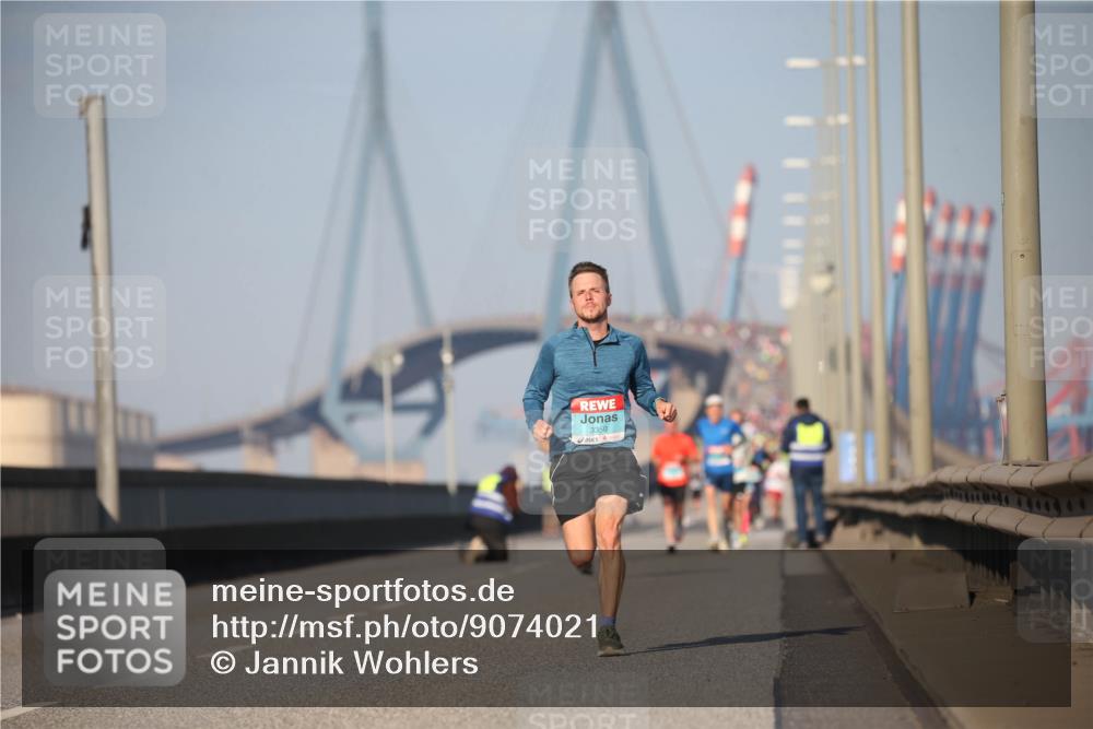 03.10.2025 - Köhlbrandbrückenlauf Jannik Wohlers http://msf.ph/oto/9074021 03.10.2025 09:40:08 Position 3 3350 meine-sportfotos.de