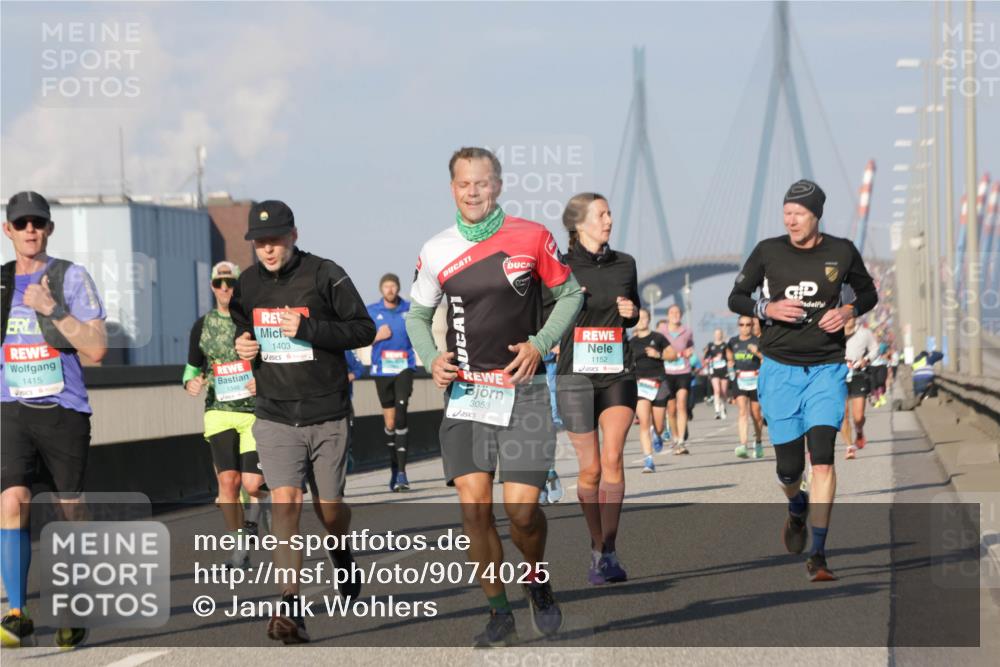 03.10.2025 - Köhlbrandbrückenlauf Jannik Wohlers http://msf.ph/oto/9074025 03.10.2025 09:50:52 Position 3 1415, 1346, 1403, 3053, 1152 meine-sportfotos.de