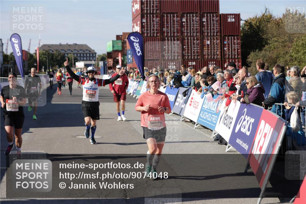 03.10.2025 - Köhlbrandbrückenlauf Jannik Wohlers http://msf.ph/oto/9074048 03.10.2025 13:16:05 Ziel 4311, 4374, 4423, 4495, 4548, 4644, 4805, 4833, 5022, 5023, 5068, 5217, 5336, 5867, 5868, 6270, 6271, 6507, 6712 meine-sportfotos.de
