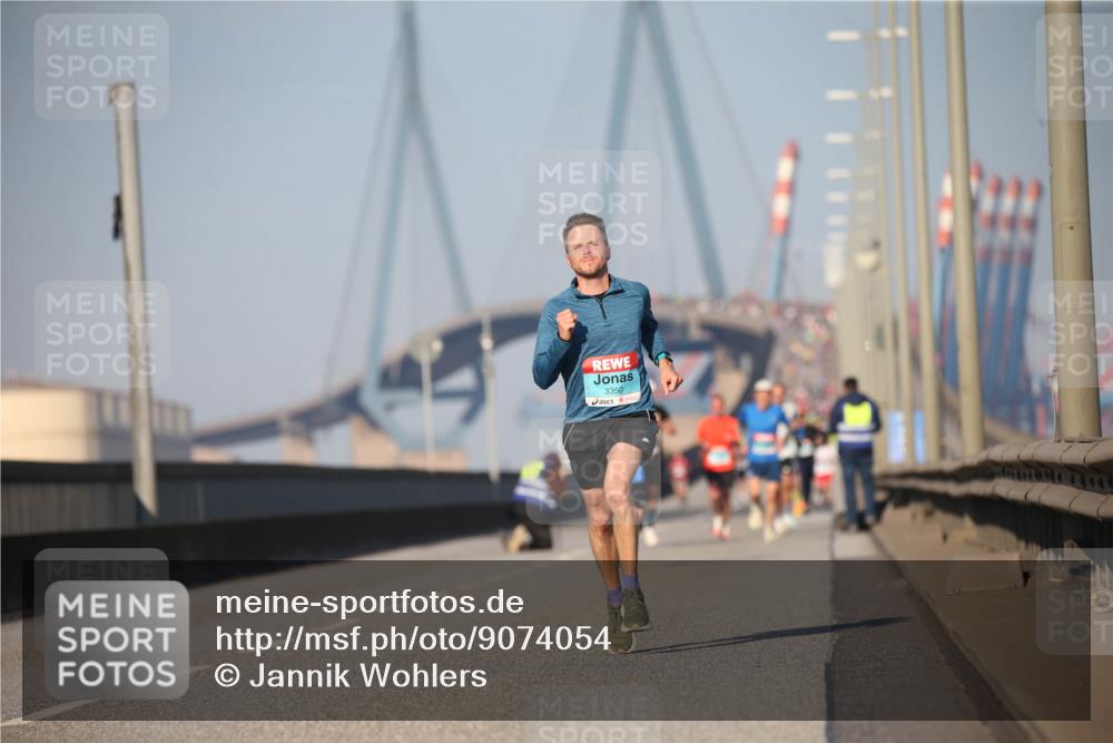 03.10.2025 - Köhlbrandbrückenlauf Jannik Wohlers http://msf.ph/oto/9074054 03.10.2025 09:40:08 Position 3 3350 meine-sportfotos.de