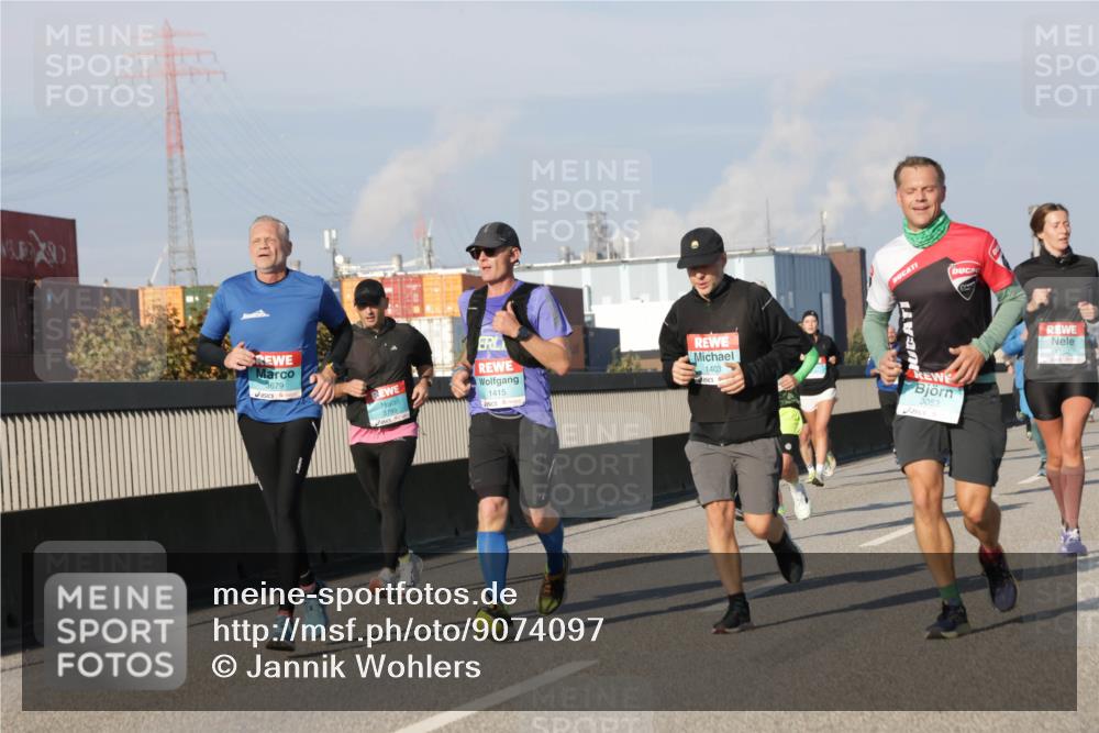 03.10.2025 - Köhlbrandbrückenlauf Jannik Wohlers http://msf.ph/oto/9074097 03.10.2025 09:50:53 Position 3 3679, 3799, 1415, 1403, 3053, 1152 meine-sportfotos.de