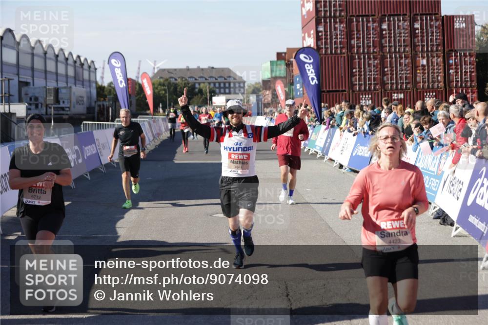 03.10.2025 - Köhlbrandbrückenlauf Jannik Wohlers http://msf.ph/oto/9074098 03.10.2025 13:16:06 Ziel 4311, 4423, 4495, 4548, 4644, 4805, 4833, 5022, 5023, 5068, 5217, 5336, 5867, 5868, 6270, 6271, 6507, 6712 meine-sportfotos.de
