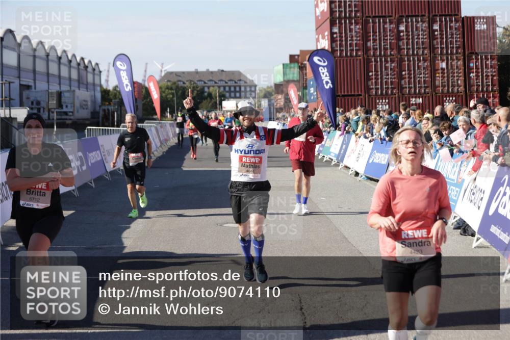03.10.2025 - Köhlbrandbrückenlauf Jannik Wohlers http://msf.ph/oto/9074110 03.10.2025 13:16:06 Ziel 4311, 4423, 4495, 4548, 4644, 4805, 4833, 5022, 5023, 5068, 5217, 5336, 5867, 5868, 6270, 6271, 6507, 6712 meine-sportfotos.de