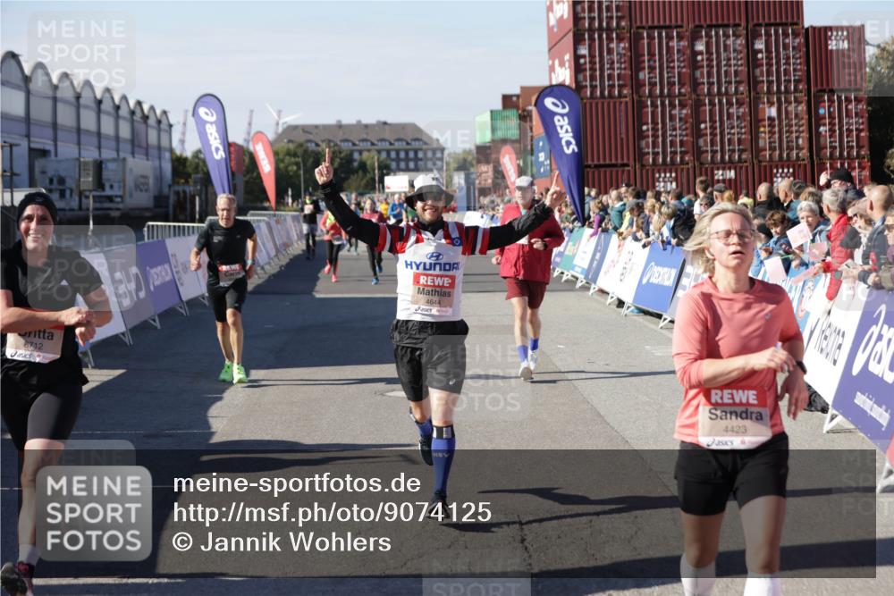 03.10.2025 - Köhlbrandbrückenlauf Jannik Wohlers http://msf.ph/oto/9074125 03.10.2025 13:16:06 Ziel 4311, 4423, 4495, 4548, 4644, 4805, 4833, 5022, 5023, 5068, 5217, 5336, 5867, 5868, 6270, 6271, 6507, 6712 meine-sportfotos.de