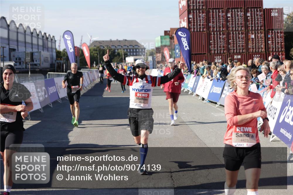 03.10.2025 - Köhlbrandbrückenlauf Jannik Wohlers http://msf.ph/oto/9074139 03.10.2025 13:16:06 Ziel 4311, 4423, 4495, 4548, 4644, 4805, 4833, 5022, 5023, 5068, 5217, 5336, 5867, 5868, 6270, 6271, 6507, 6712 meine-sportfotos.de